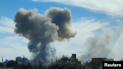 Вид на поселок Новофедоровка, Саки, где на территории аэродрома произошли взрывы, 9 августа 2022