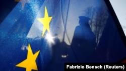 Польща, Чехія та Австрія посилили свої кордони зі Словаччиною восени. Ці заходи кілька разів продовжували.