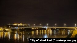 Most "Varadinska duga" u Novom Sadu bez dekorativne rasvete