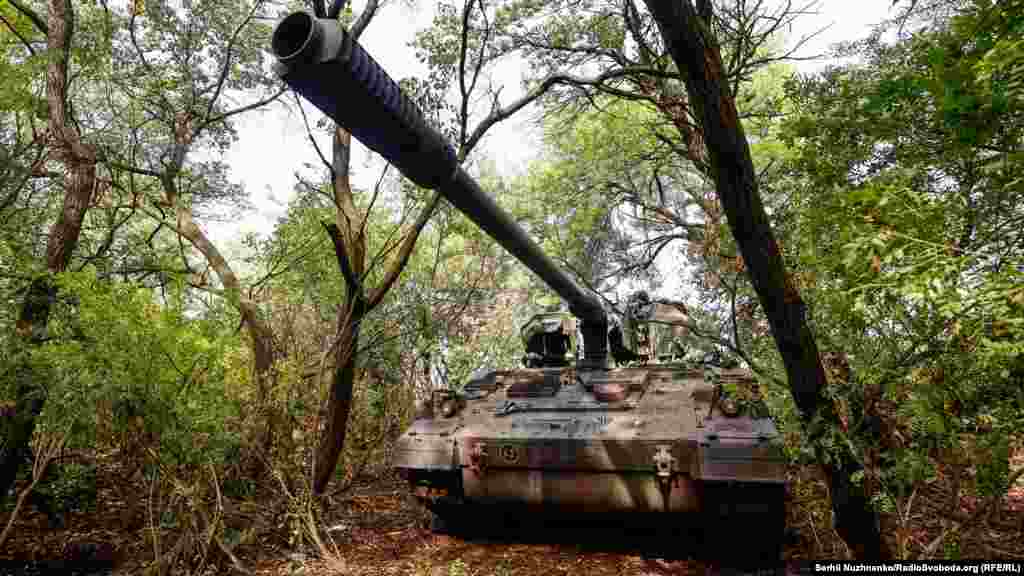 Panzerhaubitze 2000 – німецька самохідна артилерійська установка з автоматичною системою заряджання та високим рівнем автоматизації усіх систем. Вона виготовлена на базі вузлів та агрегатів танка Leopard 2