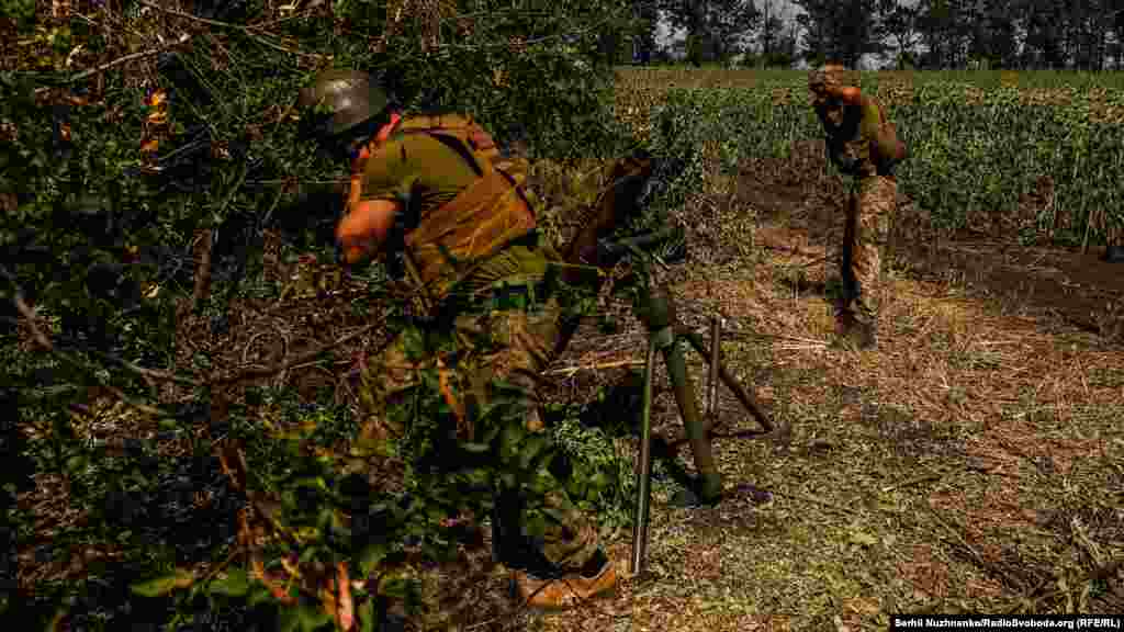 Військові закривають долонями вуха та відкривайють рот – це рятує  від контузії та вберігає від баротравм 