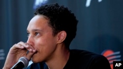 Бриттни Грайнер на пресс-конференции, Финикс, штат Аризона, 27 апреля 2023 года