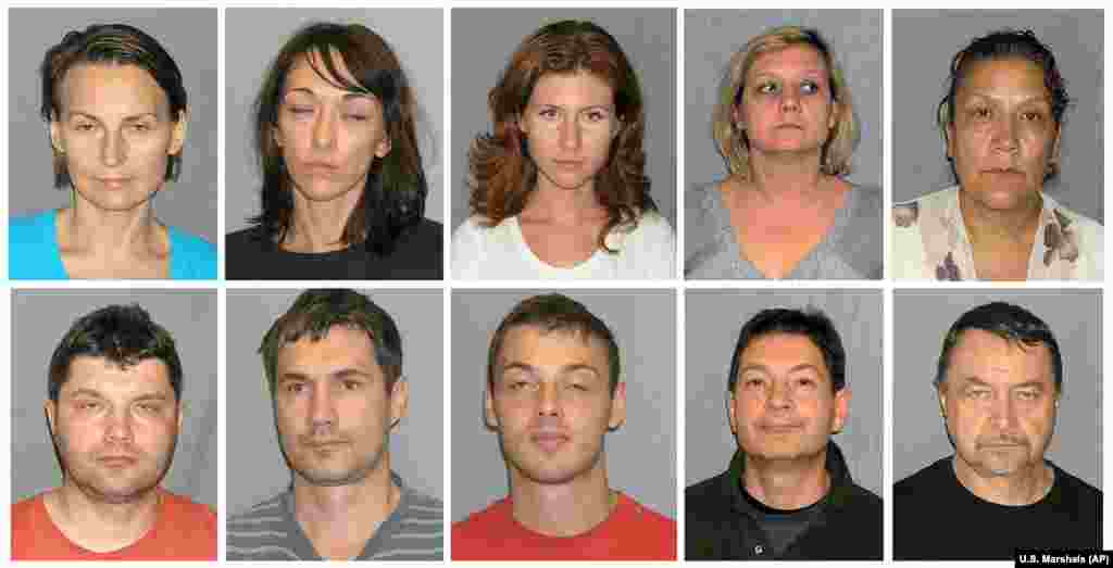 Десять человек, которых США выдали России. Всех десятерых ФБР арестовало 27 июня по обвинениям в работе в качестве незарегистрированных «иностранных агентов», все они признали свою вину. Верхний ряд: Лидия Гурьева, Наталья Переверзева, Анна Чапман, Елена Вавилова, Вики Пелаэс.  Нижний ряд: Владимир Гурьев, Михаил Куцик, Мехаил Семенко, Андрей Безруков, Михаил Васенков