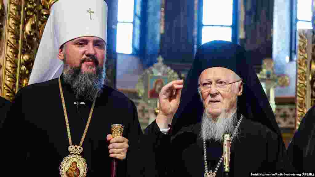 Зі свого боку предстоятель Православної церкви України подякував йому за візит. «Від повноти помісної автокефальної Православної церкви України, особисто від себе хочу подякувати вам, Ваша Святосте, що, попри різні обставини, які могли завадити вашому візиту саме в цей час, ви прибули в Україну на запрошення церкви та Української держави в особі президента, щоби молитовно розділити з українським народом радість свята 30-ліття відновлення незалежності України», – сказав митрополит Епіфаній