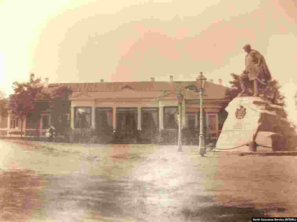 Площадь в центре города Темир-хан-шура (Буйнакска)