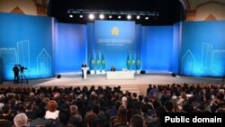 Қосимҷомарт Тоқаев ҳангоми суханронӣ дар Алмаато. 16-уми ноябр