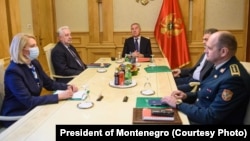 Sjednica Savjeta za odbranu i bezbjednost koju je 3. marta 2022. napustio Strahinja Bulajić (drugi s desna), onemogućivši odluku bitnu za saradnju sa NATO-om. Na lijevoj strani stola je odlazeći premijer Zdravko Krivokapić, a na čelu stola predsjednik države Milo Đukanović. 