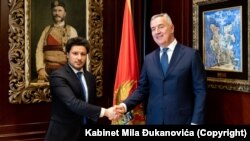 Predsjednik Crne Gore Milo Đukanović (desno) predložio je 3. marta 2022. Dritana Abazovića (lijevo), aktuelnog vicepremijera, za budućeg premijera države.