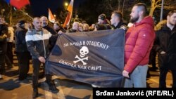 Skup podrške Rusiji u Podgorici, zastava četničkog kolaboracionističkog pokreta iz Drugog svjetskog rata, 2. mart 2022.