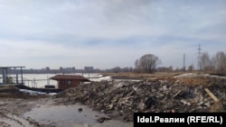 Мусор и реагенты вместо краснокнижных: незаконная свалка на берегу Казанки