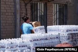 Триває розвантаження гуманітарної допомоги