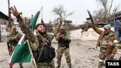 «Кадирівці» з батальону «Ахмат» в окупованому Маріуполі, 17 квітня 2022 року