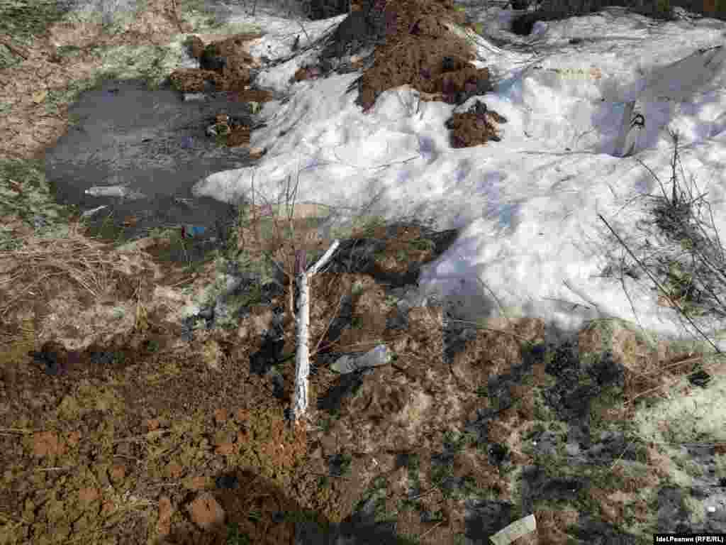 Tatarstan -- Kazan -- Rare plants nursery is polluted with construction waste and dirty snow from city streets -- 21Apr2022