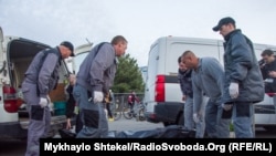 Последствия попадания российской ракеты в жилой дом в Одессе, апрель 2022 года