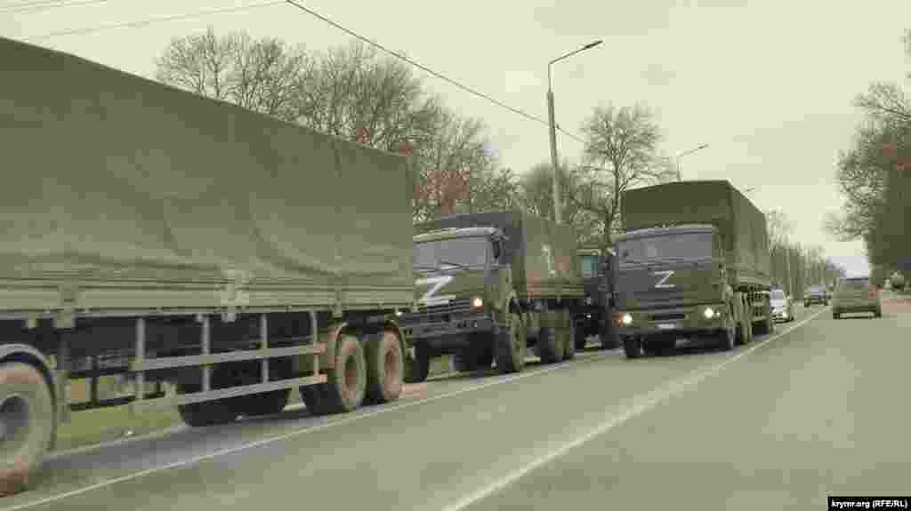 У движущегося «камаза» номер перевернут тыльной стороной наружу