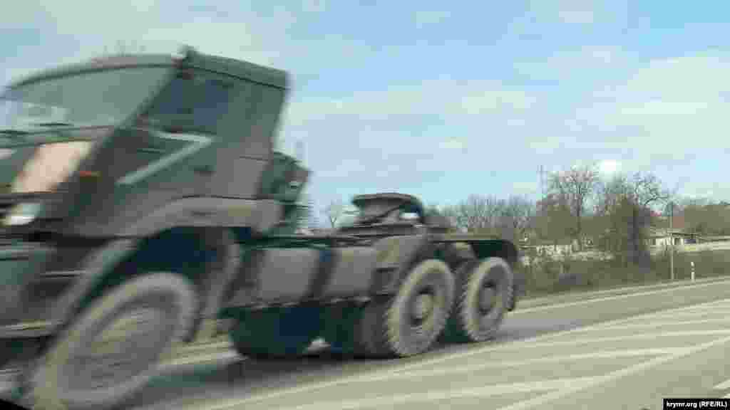  Тягач с буквой "Z" на кабине в Севастополе