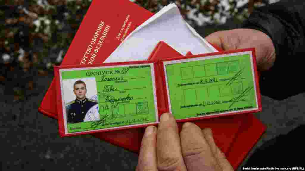 Документи і папери військовослужбовців ЗС Росії, знайденні на місці бою у Бучі, 1 березня 2022 року  