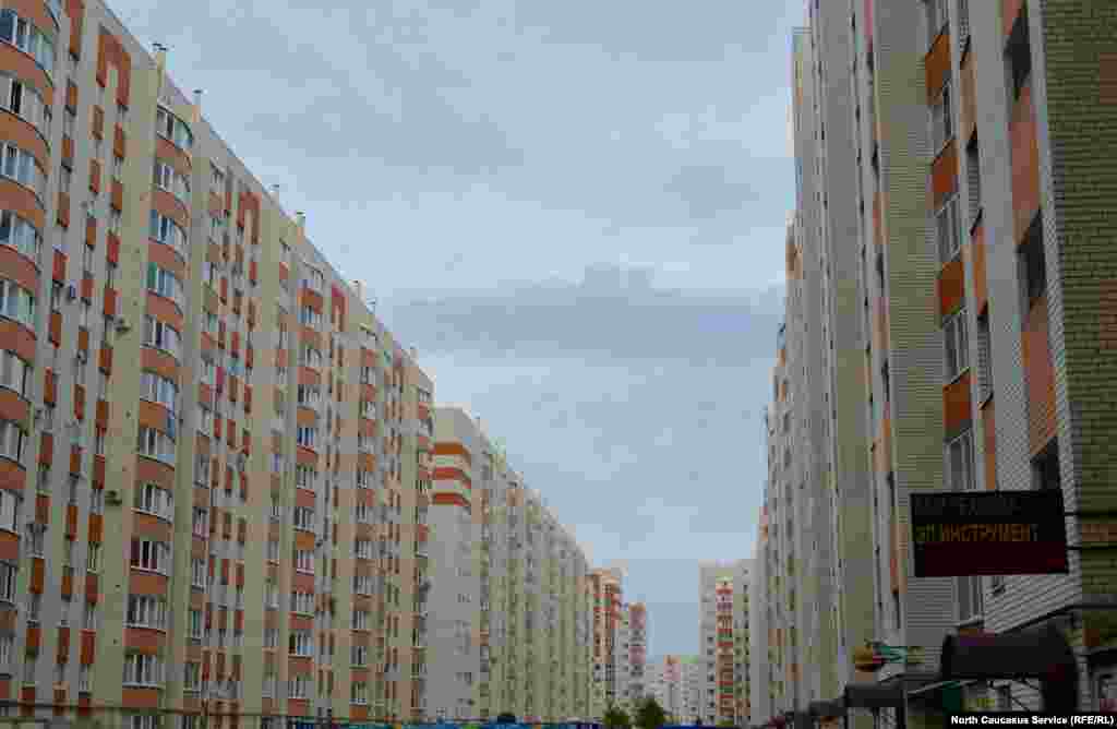 В некоторых дворах окна смотрят друг на друга