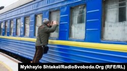 «Укрзалізниця» повідомила, що продовжує евакуацію громадян поїздами, забезпечуючи відповідні рейси