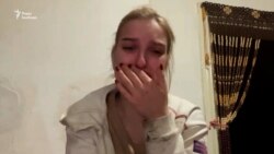 «Я дивлюся на маму, а вона стікає кров'ю». Як це – тікати з Ірпеня і натрапити на російських військових (відео) «Я дивлюся на маму, а вона стікає кров'ю». Як це – тікати з Ірпеня і натрапити на російських військових (відео)