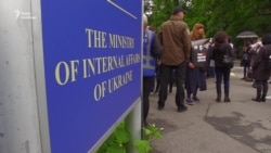 Справа Шеремета: адвокати підозрюваних вимагають можливості ознайомитися з матеріалами справи – відео Справа Шеремета: адвокати підозрюваних вимагають можливості ознайомитися з матеріалами справи – відео