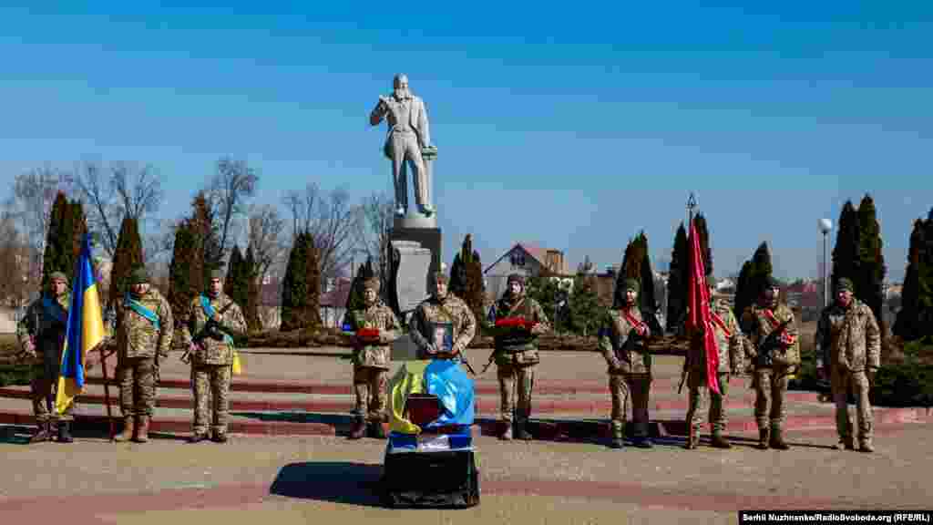 Прощання з полковником ЗСУ Валерієм Гудзем, позивний «79», який загинув внаслідок атаки російських військ на Луганщині. Київська область, 15 березня 2022 року
