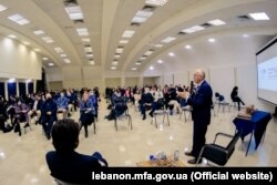 Зустріч зі студентами в університеті Святого Йосипа у Бейруті посла України в Лівані Ігоря Осташа