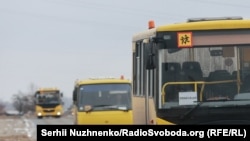 За даними влади, минулої доби по гуманітарних коридорах вдалося евакуювати 2 694 людини