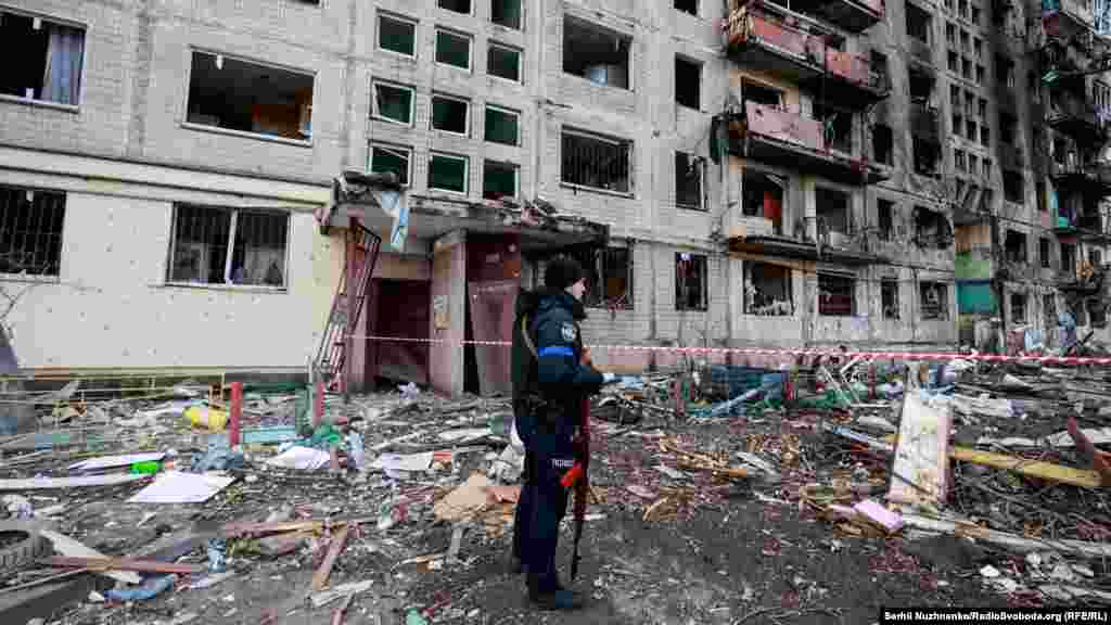 На Оболоні у Києві через артобстріл 14 березня сталася пожежа і часткове руйнування дев’ятиповерхового житлового будинку