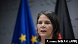 Анналена Бербок заявляє, що Німеччина скоротить закупівлю російської нафти вдвічі до літа