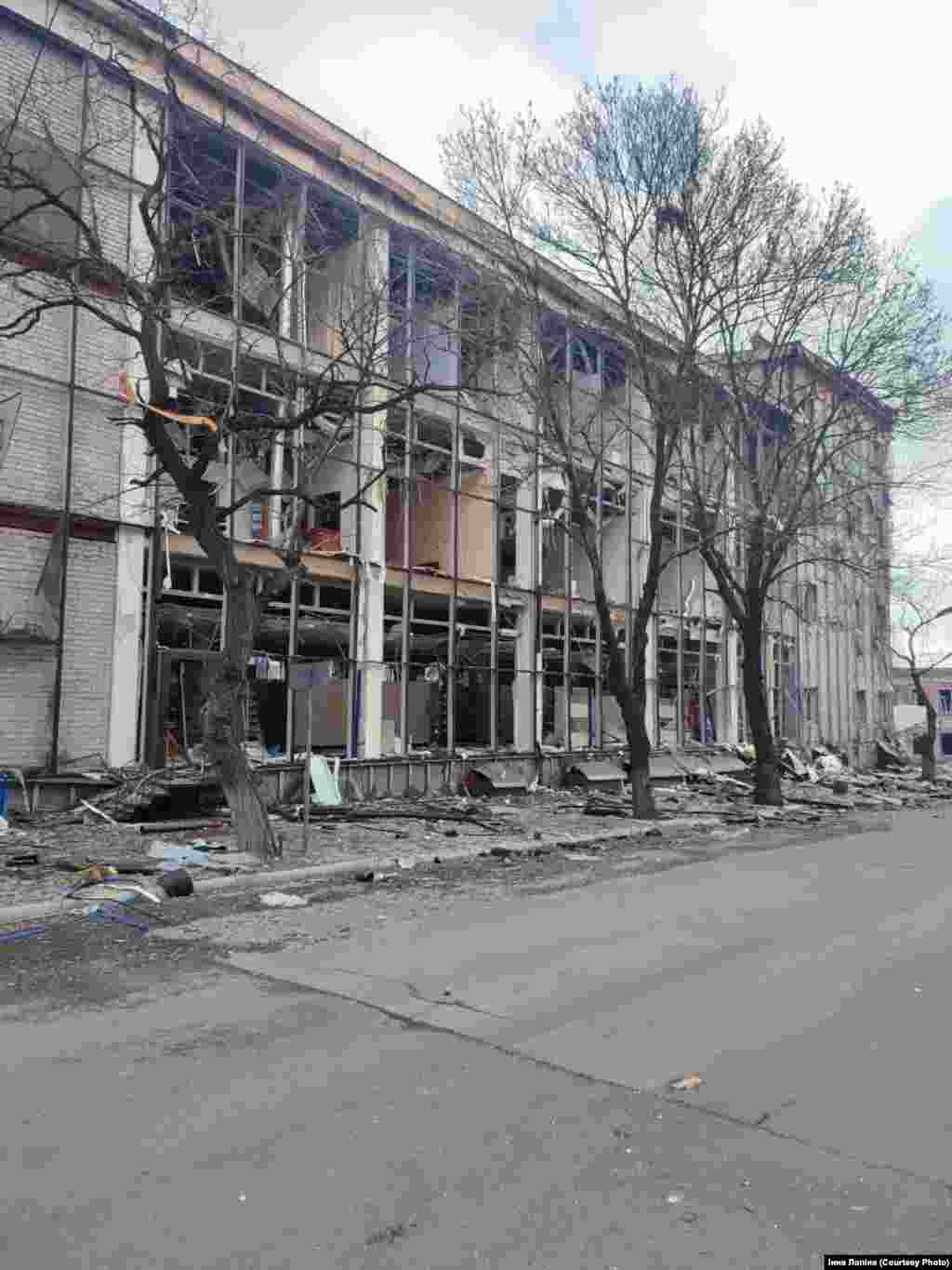 Маріуполь після російських обстрілів. 9 березня 2022 року  