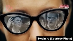 Ксения Собчак во время телеинтервью с Алексеем Навальным