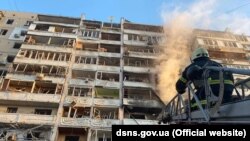 Десятиповерховий житловий будинок по вулиці Мостицькій у Києві, 15 березня 2022 року