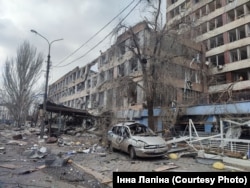 Маріуполь. Наслідки ракетних обстрілів російською авіацією. Фото від 9-10 березня, 2022 року