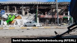 Наслідки бойових дій в Ірпені біля ТРЦ «Жираф». Ірпінь, 11 березня 2022.