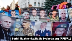 «Украина, мы есть!». Как в Киеве прошла акция родственников пленных и пропавших без вести (фотогалерея)