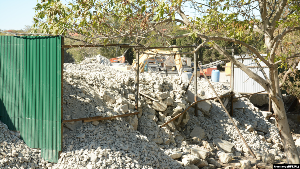 В сентябре 2019 года был обнародован доклад генерального директора ЮНЕСКО Одри Азулай, где отмечается ухудшение ситуации на полуострове во всех сферах компетенции организации. Российские власти Крыма не согласны с информацией, изложенной в докладах ЮНЕСКО. Российский министр культуры Крыма Арина Новосельская приглашала представителей ЮНЕСКО лично побывать на полуострове и «объективно оценить» состояние объектов культурного и исторического значения