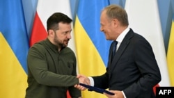 Президент України Володимир Зеленський (л) 8 липня з Дональдом Туском у Варшаві