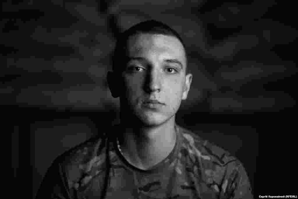 «Я служу разом із батьком. Тільки він – в іншій роті. Взагалі у нас вся родина – військові. Дід – полковник. Мама – старший прапорщик. Батько – капітан. Загалом служу вже два роки, але раніше не тут був – у Військовій службі правопорядку. Перевівся, бо сам захотів – відчув, що тут буду ефективнішим»