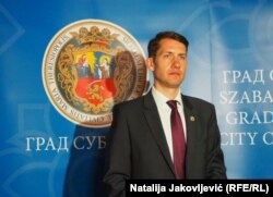 Balint Pastor je u izjavi za RSE ocenio da građani Srbije "sedam godina muku muče sa migrantima", te da je svima u interesu da, kako je naveo, "budu negde drugde"