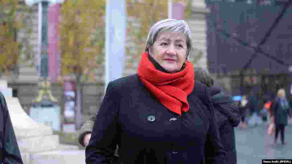 "Ovde sam da dam podršku svim ženama koje su čini mi se u ovo vreme najnebezbednije u svojim domovima, tamo gde bi trebalo da budu najbezbednije. Jako sličnu situaciju imamo i u Crnoj Gori", rekla je za RSE Sabina Talović, aktivistkinja Žena u crnom iz Pljevalja.  