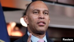Представник США Хакім Джеффріс після обрання новим лідером демократів у Палаті представників на сесії Конгресу у Вашингтоні, 30 листопада 2022 р.