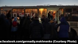 Евакуаційний автобус із жителями Маріуполя