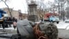 Під час демонтажу пам’ятника російському поету Олександру Пушкіну в місті Дніпрі, 16 грудня 2022 року