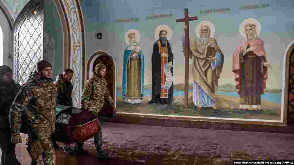 У Києві попрощалися зі шведським добровольцем «Госпітальєрів» з позивним «Ніко», який загинув під час евакуації поранених