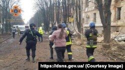 «У Кривому Розі російська ракета поцiлила у житловий будинок. Зруйнований під’їзд», – повідомив голова ОВА