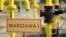 Табличка с надписью "Варшава" на газораспределительной станции в Польше