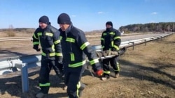 Ukrainian Team Collects Dead Russian Soldiers To Exchange For Ukrainian POWs Ukrainian Team Collects Dead Russian Soldiers To Exchange For Ukrainian POWs