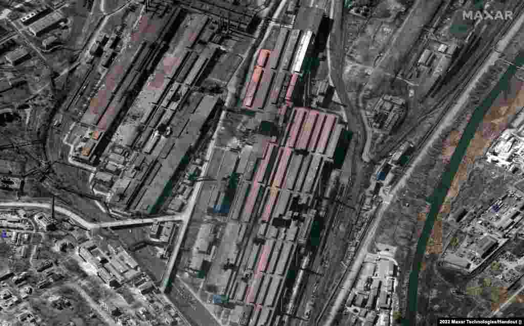 Поврежденный российскими обстрелами металлургический завод «Азовсталь» в Мариуполе, 22 марта 2022 года. Satellite image ©2022 Maxar Technologies