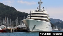 На прицеле – суперъяхты богатых и влиятельных россиян (фотогалерея)